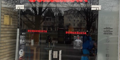 Essen-gehen - Mahlzeiten: Nacht-Küche - Österreich - Eingang in der Griesgasse - BURGERISTA Salzburg