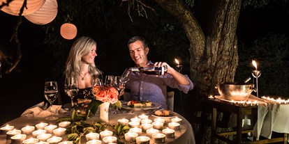 Essen-gehen - Vegetarisch - Romantisches Abendessen auf der Terrasse im Kerzenschein - Brücklwirt