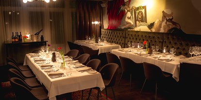 Essen-gehen - Gerichte: Curry - Großer Restaurantbereich mit bis zu 55 Personen - 151 Bistro Bar