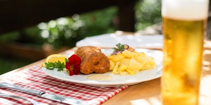 Essen-gehen - Spielplatz - Salzburg - Nur bei uns zu bekommen: 
Gebackener Saurüssel auf Senfsauce mit Erdäpfelsalat - Gasthof Weitgasser