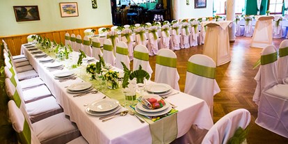 Essen-gehen - Hochneukirchen - Unser freundlicher Saal eignet sich hervorragend für ihre Feiern und Anlässe, wie Geburtstage, Taufen, Firmungen und Hochzeiten.  - Gasthaus Buchegger