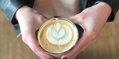 Essen-gehen - Preisniveau: € - Frisch zubereitete Kaffeespezialitäten - von Ristretto bis hin zu Iced Caffe Latte - MOYOme