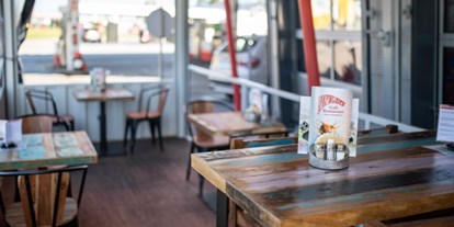 Essen-gehen - Ambiente: urig - Sonnenterrasse (Raucherbereich)
ganzjährig - Cafe-Restaurant PIPELINE