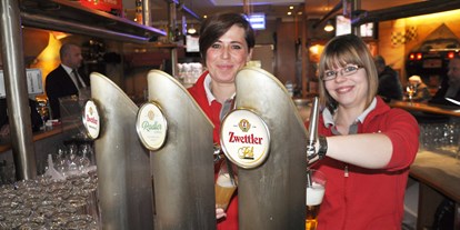 Essen-gehen - Preisniveau: € - Bier zapfen - Cafe-Restaurant PIPELINE