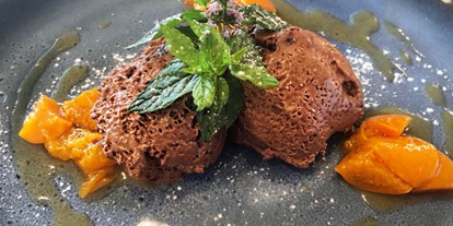 Essen-gehen - Gerichte: Delikatessen - Salzburg - Schokoladen - Lavendelmousse mit Marillenragout - Gasthaus Saalachstubn