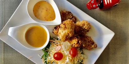 Essen-gehen - Gerichte: Meeresfrüchte - Karaage Frittiertes Hähnchen mit zweierlei Saucen 24 Stunden mariniert. - Sushi Bistro Byakko