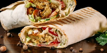 Essen-gehen - Gerichte: Fast-Food - Salzburg-Stadt Riedenburg - Shawarma Rolle - Levantine taste