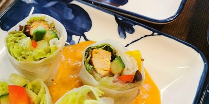 Essen-gehen - Art der Küche: asiatisch - Glücksrollen (hier als Teil der Vorspeisen Variation) - OSTWIND im Gasthaus Mentil