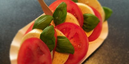 Essen-gehen - PLZ 45127 (Deutschland) - Tomate Mozarella mit Basilikum und Olivenoel - Steffi's Pausenbox 