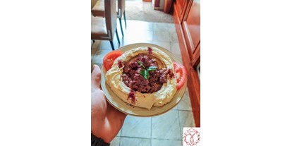 Essen-gehen - Gerichte: Tapas - Salzburg-Stadt Riedenburg - Hummus mit Rindfleisch - Eleven Eleven Restaurant & Tagesbar - Salzburg