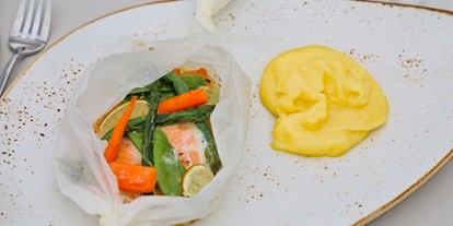 Essen-gehen - Gerichte: Curry - Lachsforelle in der Papillote - Restaurant Maracana