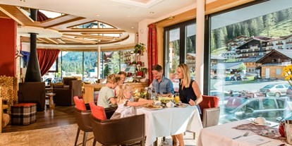 Essen-gehen - Gerichte: Schnitzel - Panoramalounge - Hotel Salzburger Hof Zauchensee