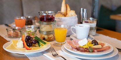 Essen-gehen - Falstaff: 1 Gabel - Täglich Frühstück von 07.00 bis 12.00 Uhr - mo.wi - Das Restaurant im Hotel Moserhof