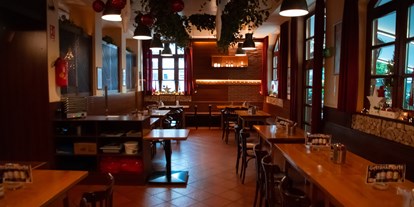 Essen-gehen - Gerichte: Schnitzel - Salzburg - weihnachtliche Deko - Bierheuriger