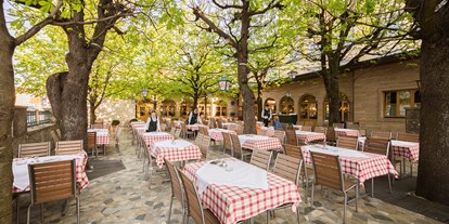 Essen-gehen - rollstuhlgerecht - Tennengau - Gastgarten im Braurestaurant Imlauer - Braurestaurant Imlauer