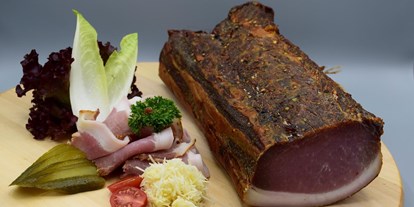 Essen-gehen - Mahlzeiten: Mittagessen - Mutters - Selbst geräucherter Speck für Gerichte wie dem Spitzbua-Cordonbleu, saurem Rindfleisch uvm... - Gasthaus Spitzbua