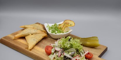 Essen-gehen - Mahlzeiten: Mittagessen - Mutters - Knusprige Tafelspitztascherln mit Salatgarnitur - Gasthaus Spitzbua