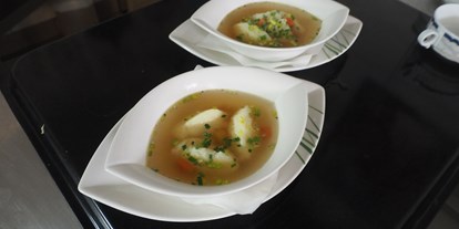 Essen-gehen - Gerichte: Curry - Österreich - Grießnockerlsuppe - Gössnitzer