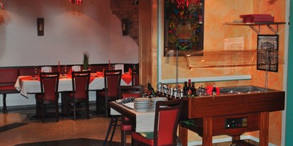 Essen-gehen - grüner Gastgarten - Oberösterreich - Salat-Bar,Tanzfläche - Restaurant Vinothek Rosemarie
