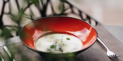 Essen-gehen - Gerichte: Suppen - Österreich - Erbse_Minz_Suppe - Johann GENUSSraum