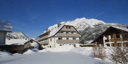 Essen-gehen - Gerichte: Suppen - Steiermark - Hotel im Winter mit Kammspitze - Hotel Restaurant Loy