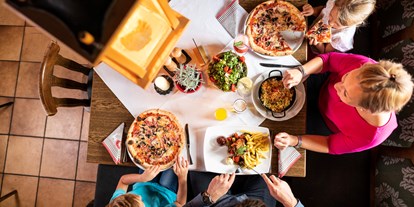 Essen-gehen - Gerichte: Hausmannskost - Österreich - reichhaltige Auswahl an Speisen - Trattlers Einkehr