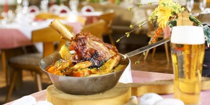 Essen-gehen - Buffet: Salatbuffet - Stuhlfelden - Lammstelze mit mitgebratenen Kartoffeln - Hotel-Gasthof-Restaurant Kröll