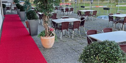 Essen-gehen - Franken - unser Terrassenbereich - Restaurant Pizzeria Amara