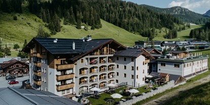 Essen-gehen - Preisniveau: €€ - Österreich - Gartenansicht
 - Hotel Salzburger Hof Zauchensee