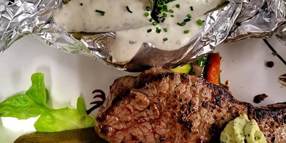 Essen-gehen - Buffet: Salatbuffet - Steak mit Ofenkartoffeln - Hapimag Resort Zell am See - Restaurant "Insa's"