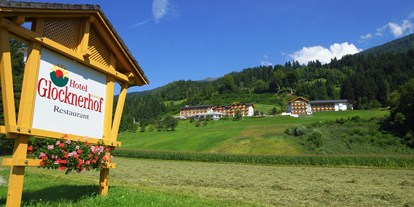 Essen-gehen - Ambiente: traditionell - Kärnten - Hotel Glocknerhof vom Tal aus gesehen - Restaurant im Hotel Glocknerhof