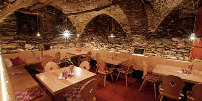 Essen-gehen - Gerichte: Suppen - Italien - Das Restaurant Hilberkeller befindet sich in einem ehemaligen alten Weinkeller, dessen Gebäude über 600 Jahre alt ist. - Restaurant Hilberkeller