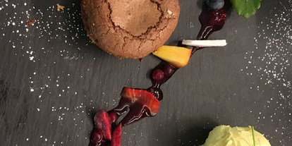 Essen-gehen - Mahlzeiten: Frühstück - Italien - Schokotörtchen mit flüßigem Kern fehlt nie auf unserer Dessertkarte :o)  - Hotel - Restaurant Rosmarie