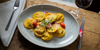 Essen-gehen - Art der Küche: mediterran - Meran und Umgebung - Hausgemachte  Ravioli - Rössl Bianco