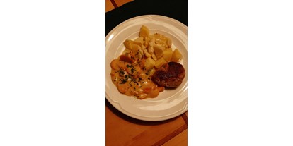 Essen-gehen - rollstuhlgerecht - Bayern - Böpfer (Sophies Fleischküchle) mit Butterkartoffeln und Karotten-Rahmgemüse
12.90 € - SophienBäck