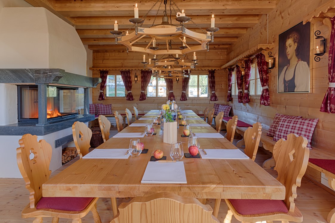 Restaurant: Nobelstube mit Tafel für 20 Personen im Almdorf Seinerzeit - Almdorf Seinerzeit