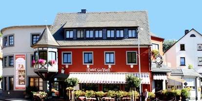 Essen-gehen - Ambiente: modern - Waldbreitbach - Außenansicht  - Hotel zur Post