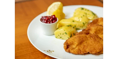 Essen-gehen - Mahlzeiten: Brunch - Stambach (Bad Goisern am Hallstättersee) - Schnitzel mit Petersielkartoffel - 
Schnitzel with parsley potatoes - Grand-Café u. Restaurant Zauner Esplanade