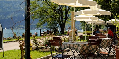 Essen-gehen - grüner Gastgarten - Fuschl am See - In unserem Gastgarten  - Hotel & Gasthof Fürberg