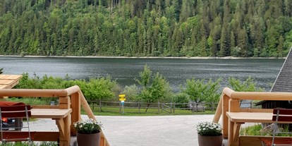 Essen-gehen - Sitzplätze im Freien - Österreich - Aussicht vom Gastgarten auf den Schwarzensee - Almstadl am Schwarzensee
