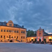 Restaurant - Schlosshof - Gasthaus zu Schloss Hellbrunn