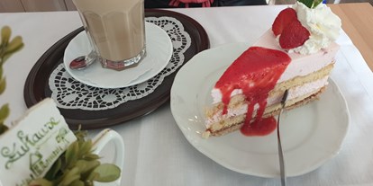 Essen-gehen - Walkenried - Sehr leckerer Kuchen selbst gebacken.  Inhaberin und Personal sehr freundlich... Ein Besuch lohnt sich.... Danke bis bald wieder...🍀🍀🍀🍀 - Restaurant & Café Kaminstube