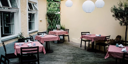 Essen-gehen - grüner Gastgarten - PLZ 5061 (Österreich) - Restaurant Paradoxon