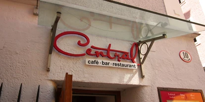 Essen-gehen - Raucherbereich - Vorderfager - Cafe, Bar, Restaurant Central