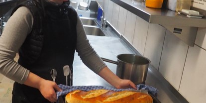 Essen-gehen - Mahlzeiten: Mittagessen - Bruck (Lamprechtshausen) - Hausgemachtes Pariser Weißbrot  - Gössnitzer