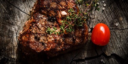 Essen-gehen - Sitzplätze im Freien - Waidhausen - Kreiiren Sie ihre eigenen Steakgenüsse  - Gasthof Bayrischer Hof