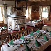 Restaurant - Urige Atmosphäre am wohlig warmen Kachelofen. Ideal auch für Feiern! - Gasthaus Krallinger