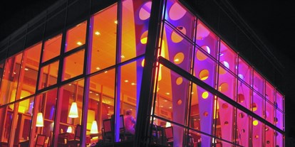Essen-gehen - Sitzplätze im Freien - Panoramarestaurant Glashaus, Abend, außen - Panoramarestaurant Glashaus