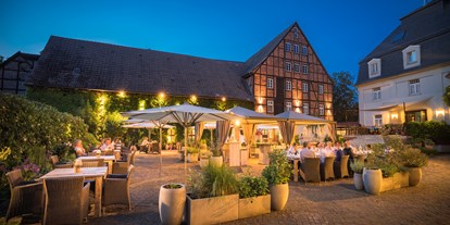 Essen-gehen - grüner Gastgarten - Sachsen-Anhalt - Garten Restaurant Weinstube - Weinstube im Romantik Hotel am Brühl