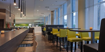Essen-gehen - Sitzplätze im Freien - Oberbairing - SQUARE - Cafe, Bar, Lounge, Restaurant